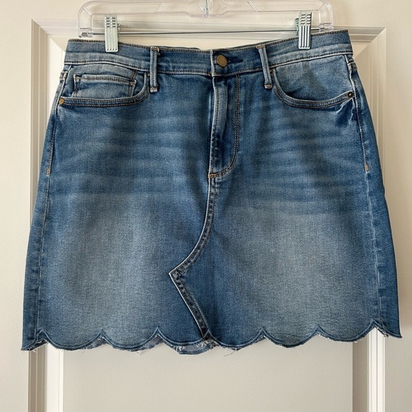 Aqua Luxe Denim Scalloped Mini Skirt Size 29 - Picture 4 of 5
